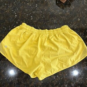 Lululemon gotta hot 2.5” Shorts